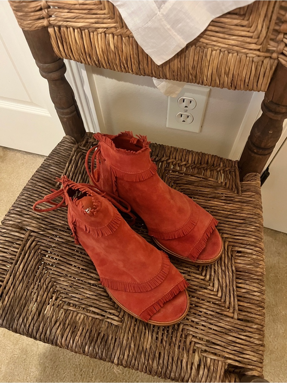 Fringed Open-Toe Suede sandals in Rust